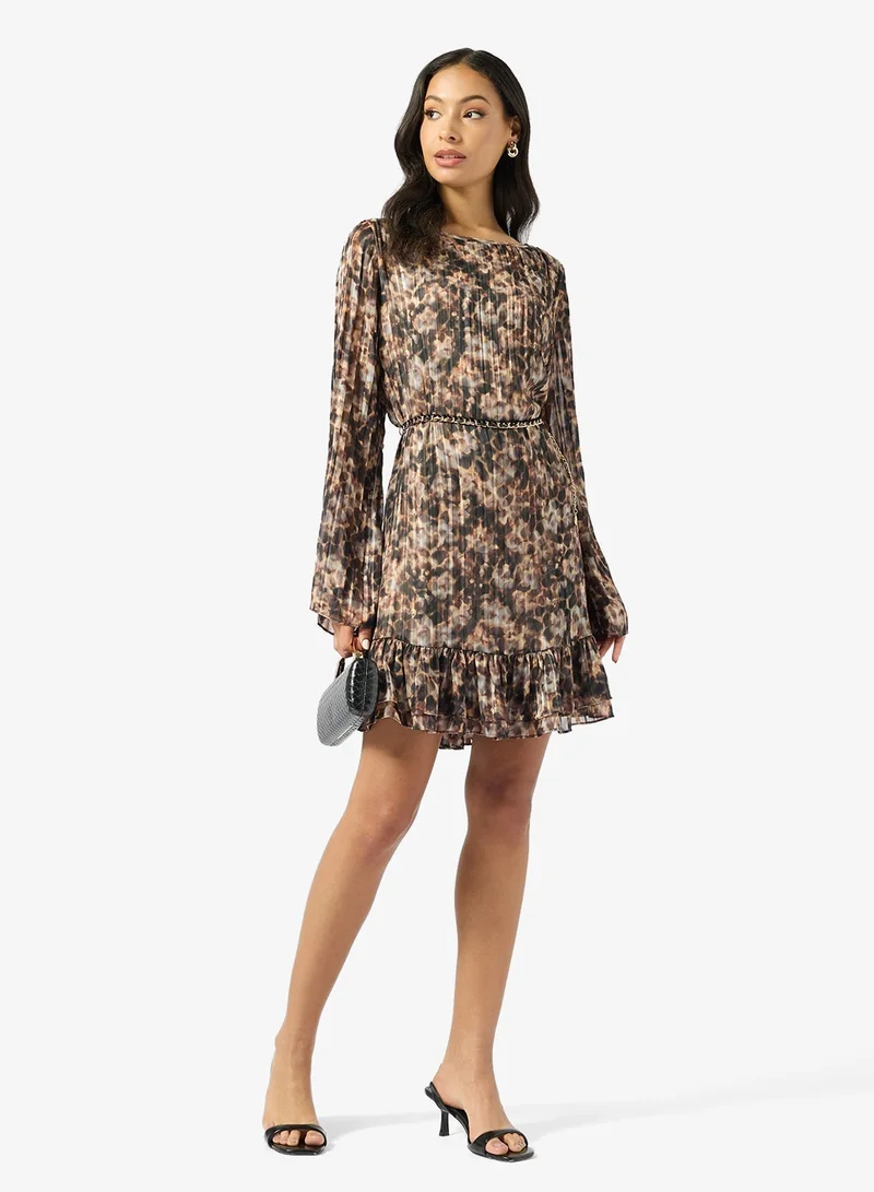 جس فستان قصير بأكمام طويلة وياقة مستديرة بطبعة زهور